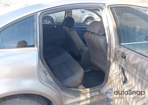 2004 Volkswagen Passat Gls from USA, damaged, VIN WVWPD63B64E268885